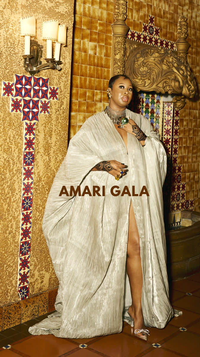 Guest in a cream gown